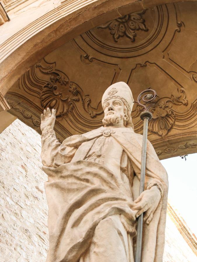 Casa Armanni - La Tua Casa Di Pietra Διαμέρισμα Γκούμπιο Εξωτερικό φωτογραφία