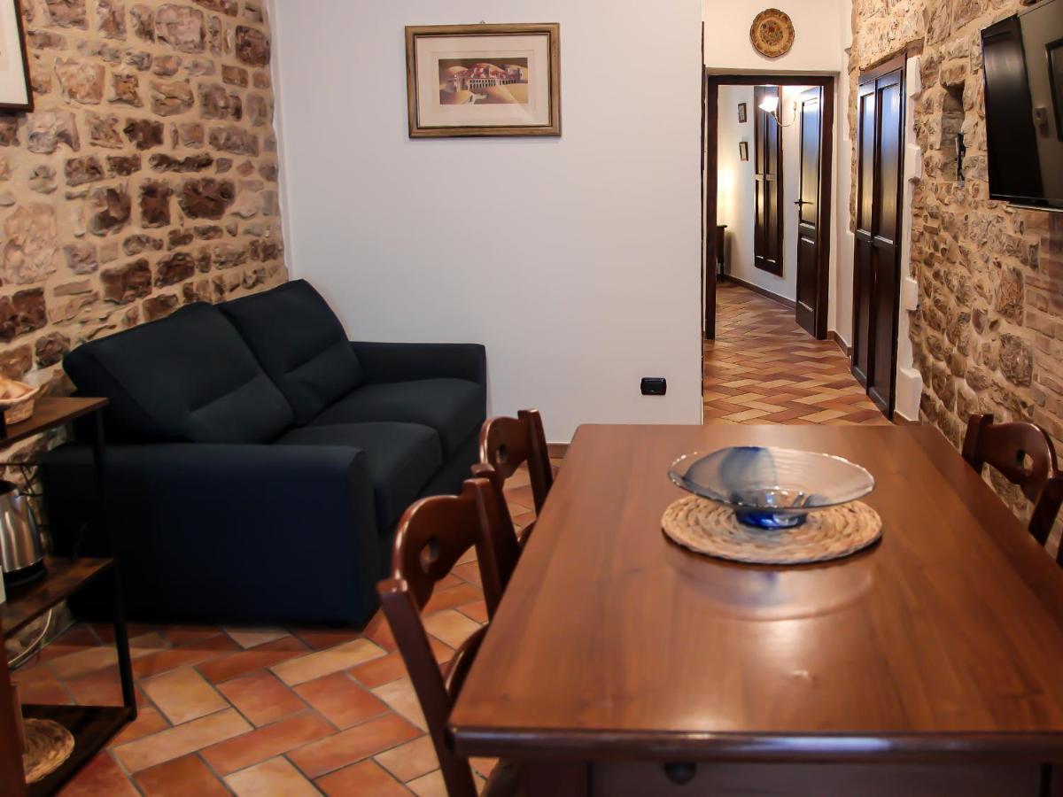 Casa Armanni - La Tua Casa Di Pietra Διαμέρισμα Γκούμπιο Εξωτερικό φωτογραφία